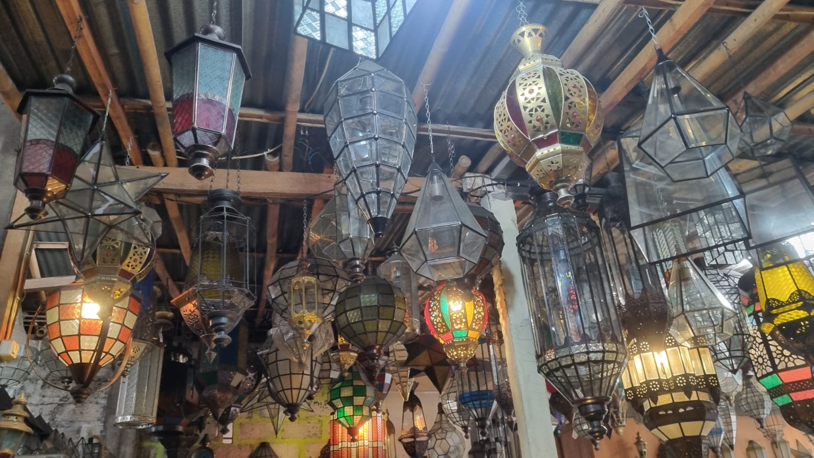 Display lampu hias Maroko